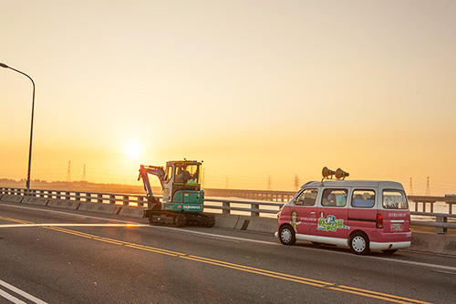 圖說怪手環(huán)臺凈灘活動，智繪山河智能環(huán)保節(jié)能