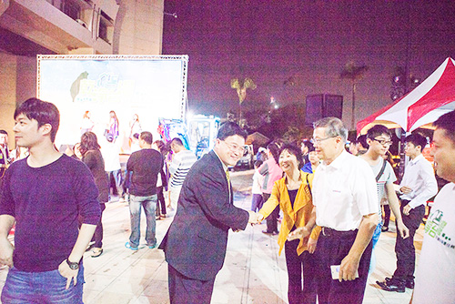 圖說怪手環(huán)臺凈灘活動，智繪山河智能環(huán)保節(jié)能