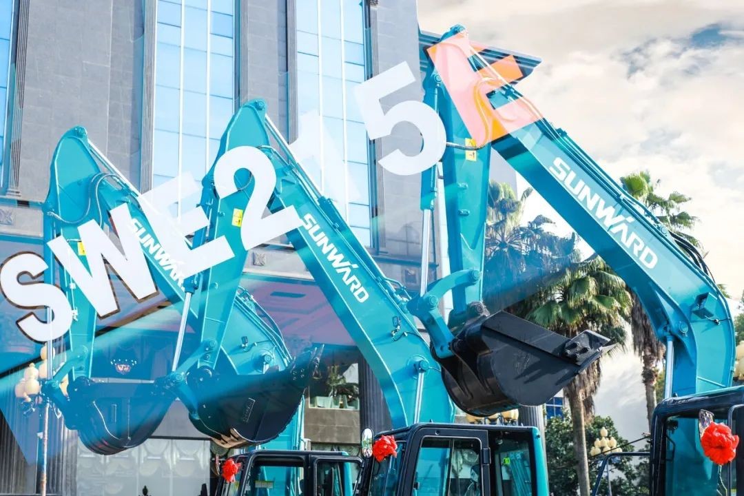 山河智能挖掘機(jī)春季訂貨會長沙會場側(cè)記