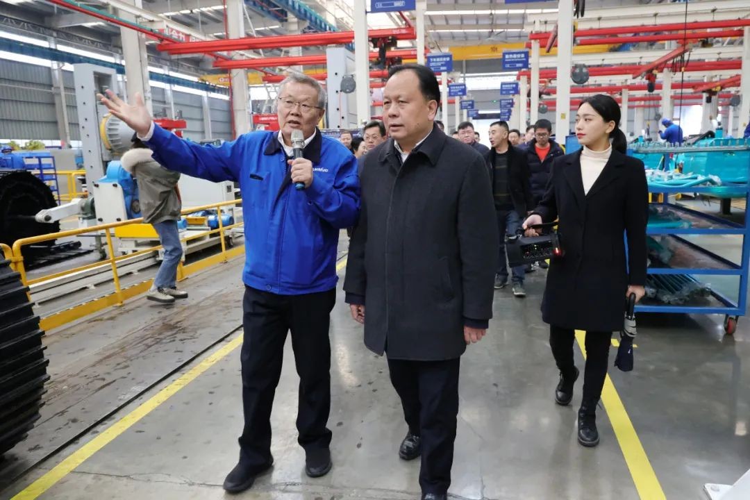 周農(nóng)在山河智能調(diào)研時強調(diào)：企業(yè)工會要大力培養(yǎng)勞模和工匠