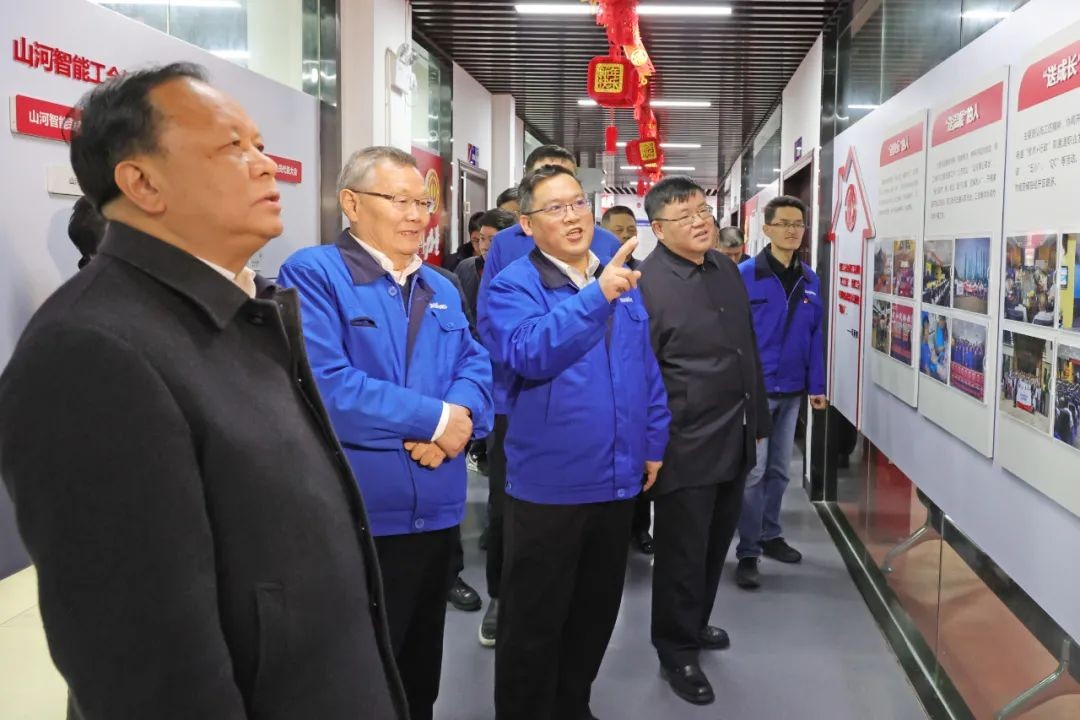 周農(nóng)在山河智能調(diào)研時強調(diào)：企業(yè)工會要大力培養(yǎng)勞模和工匠