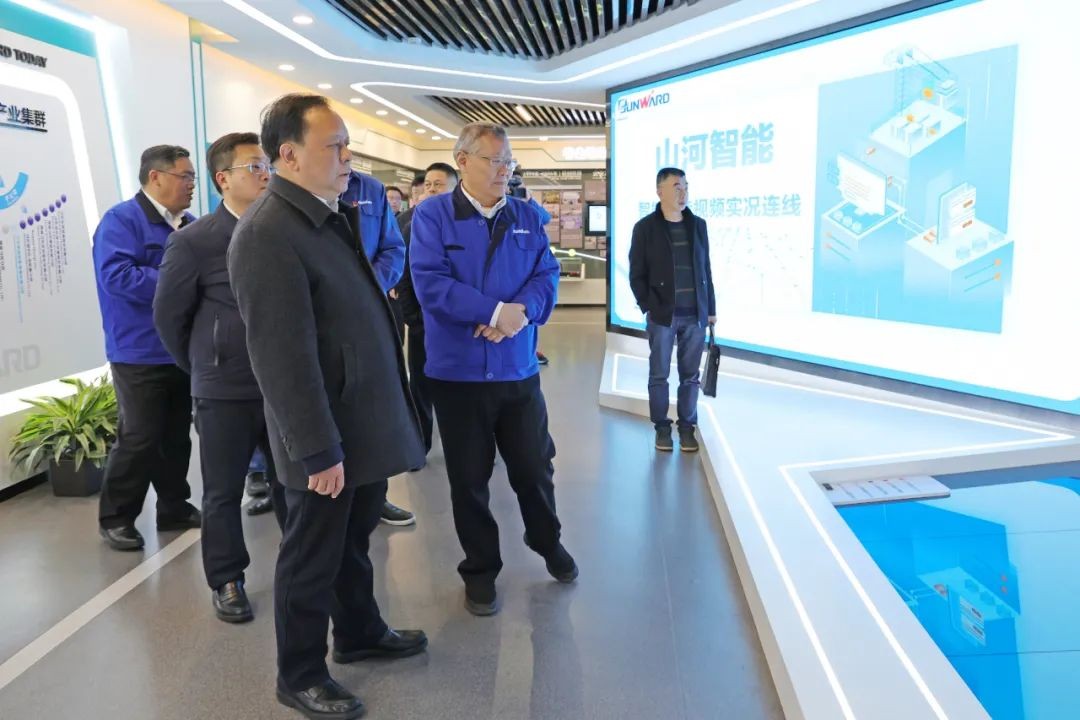 周農(nóng)在山河智能調(diào)研時強調(diào)：企業(yè)工會要大力培養(yǎng)勞模和工匠