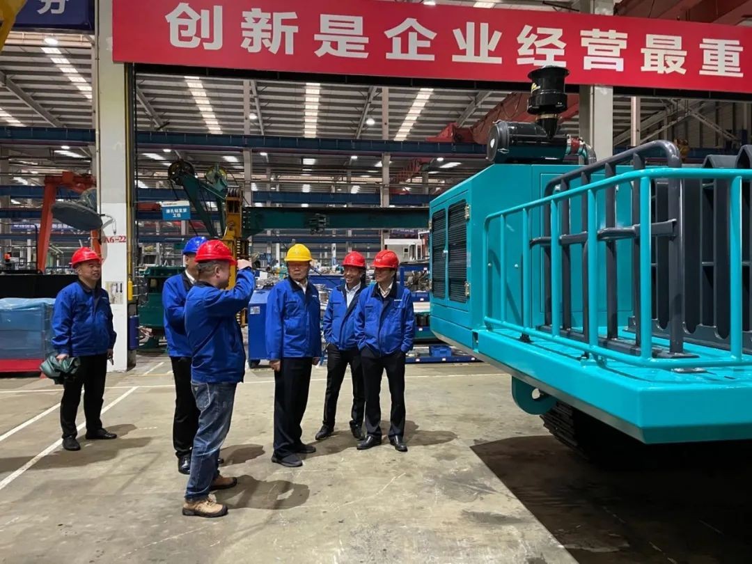 聯(lián)合開發(fā)出成果！山河智能壓裂管道運輸車下線