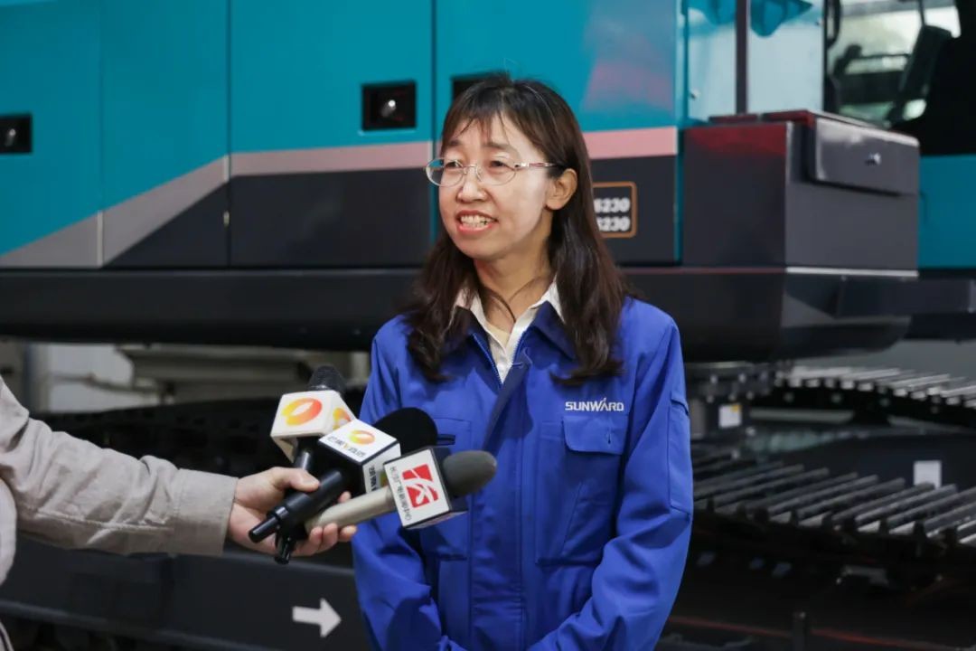 全國首臺！山河智能SWE240FED電動智能挖掘機下線