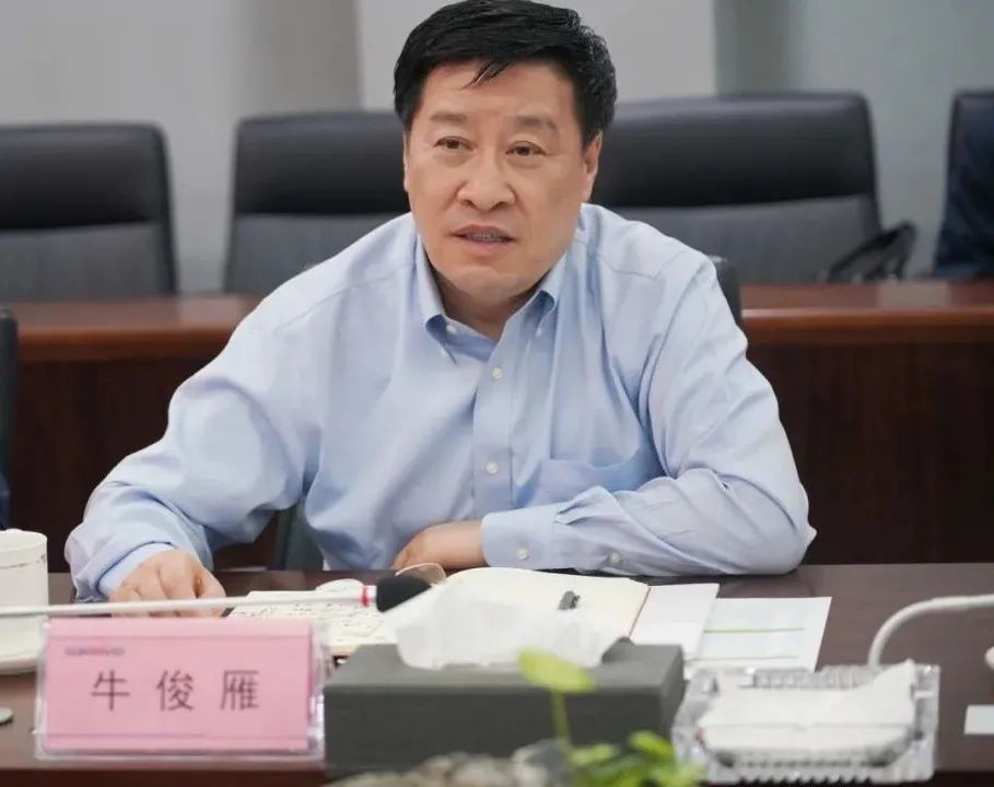 鄂爾多斯市委書記牛俊雁考察山河智能