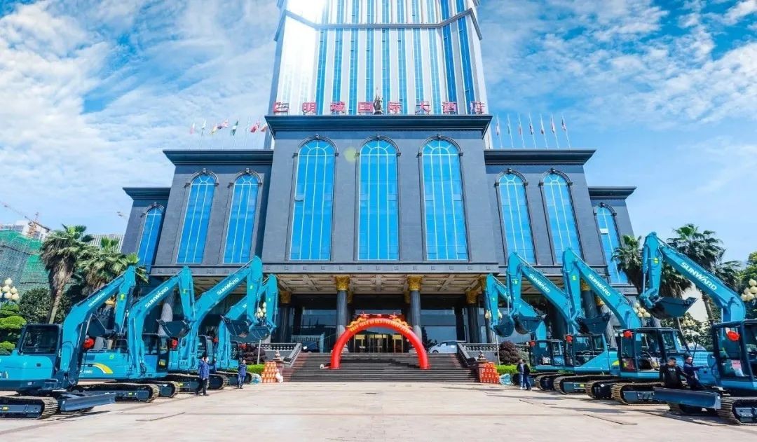 山河智能挖掘機(jī)春季訂貨會長沙會場側(cè)記