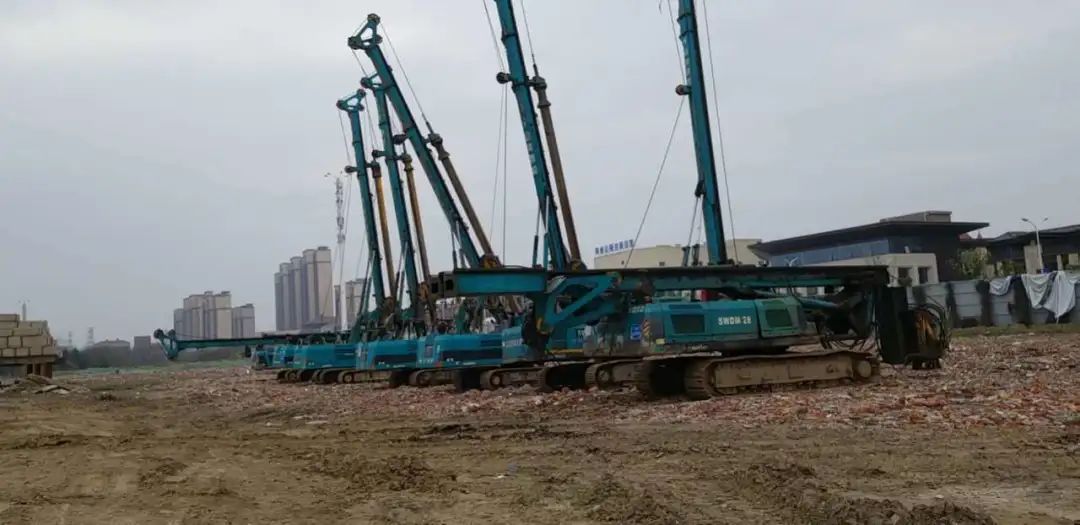 颯！他以11臺旋挖鉆占領荊州房建市場