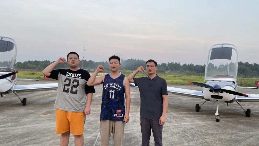 沖上云霄！湖南山河通航學(xué)員成功單飛