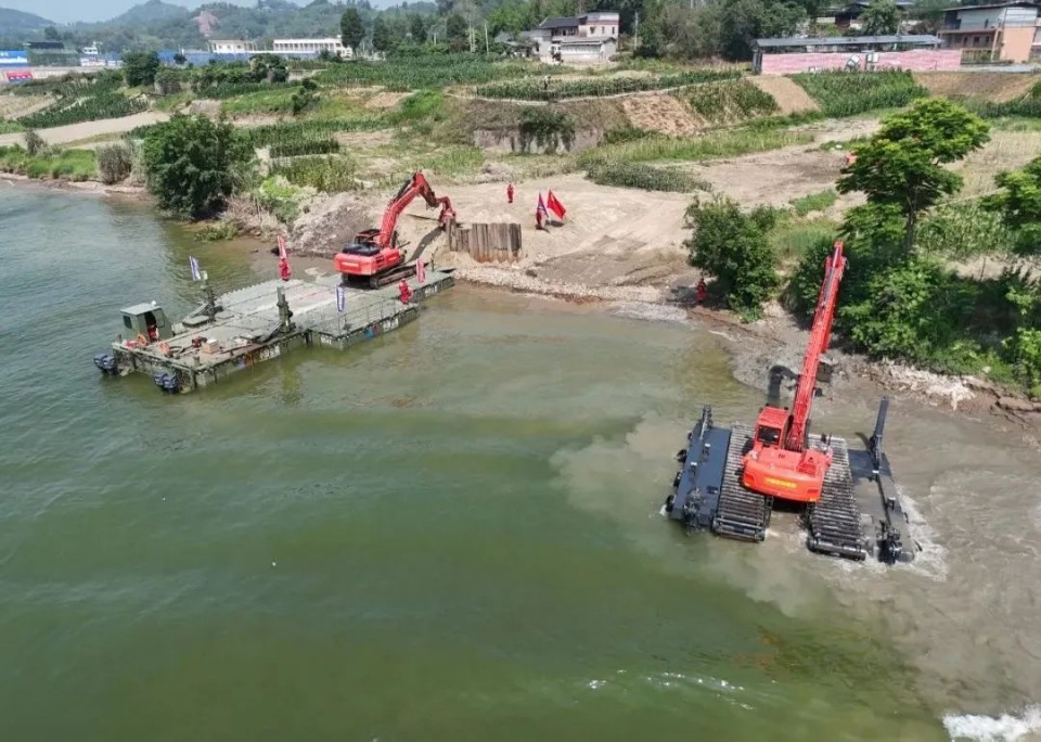 硬核破解“最后一公里”難題，山河智能應(yīng)急救援設(shè)備助力“應(yīng)急使命·2025”演習(xí)！