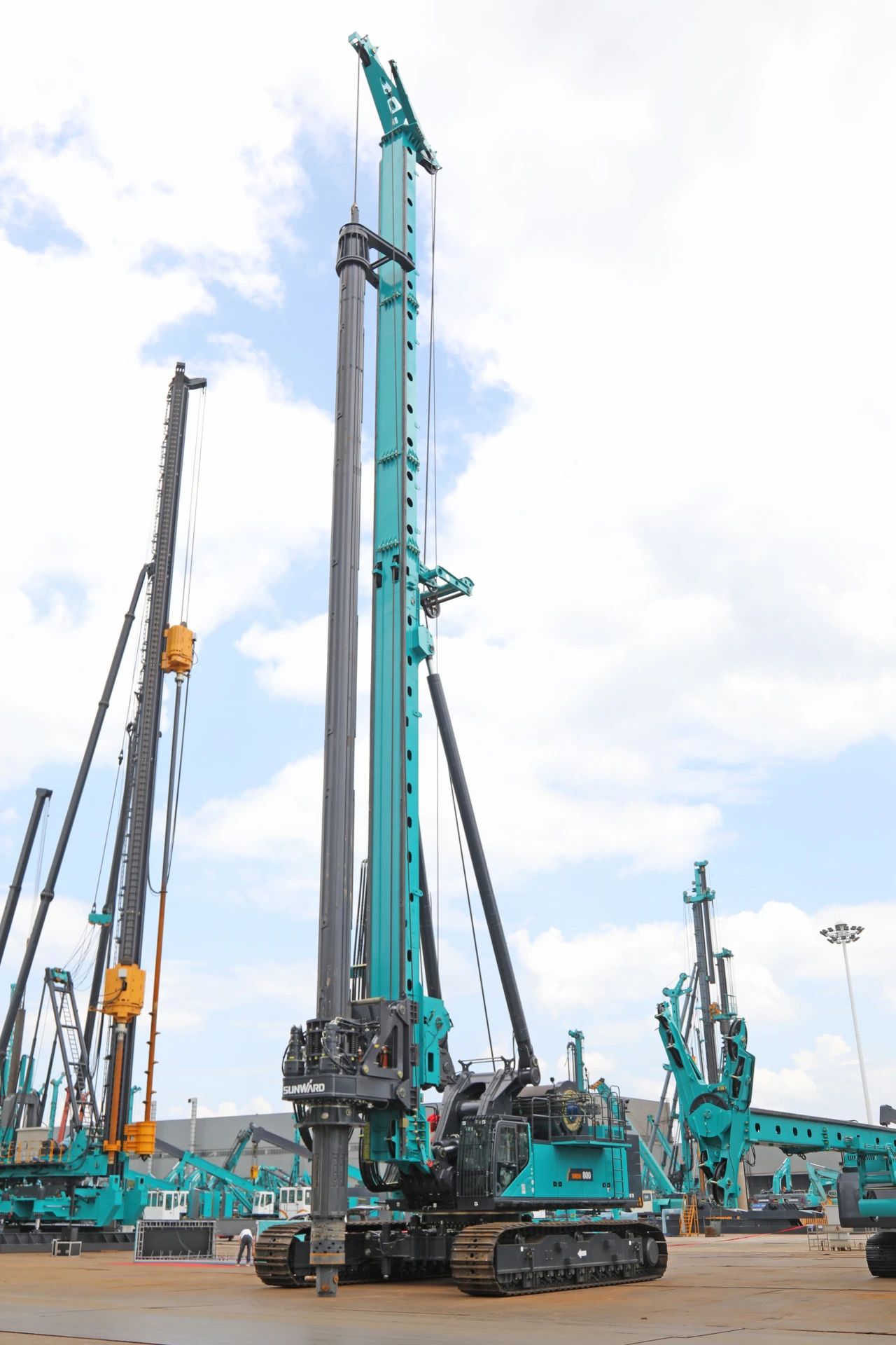 “破紀(jì)錄王者”再出征！山河智能SWDM800旋挖鉆機(jī)成功交機(jī)