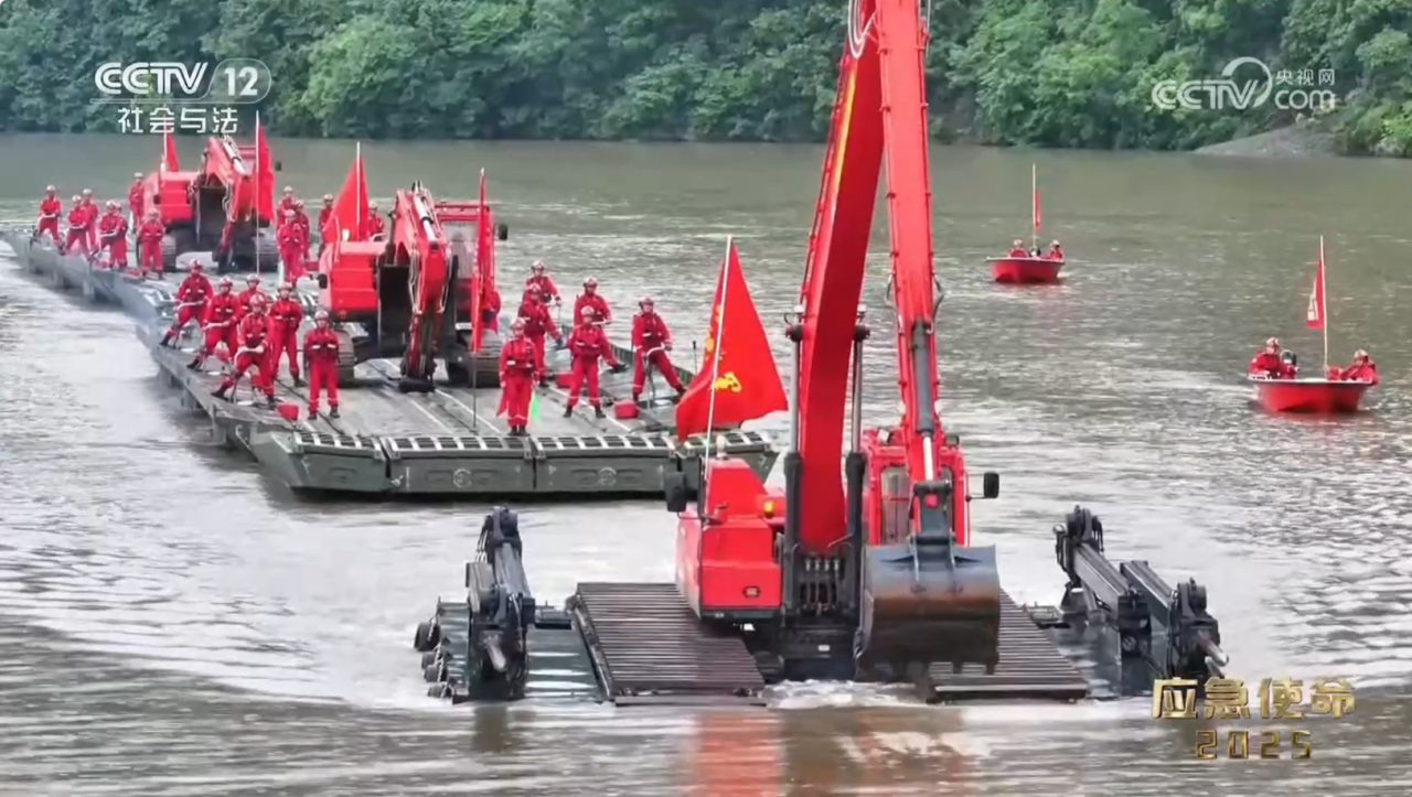 外交部發(fā)言人向世界分享中國最新兩棲挖掘機